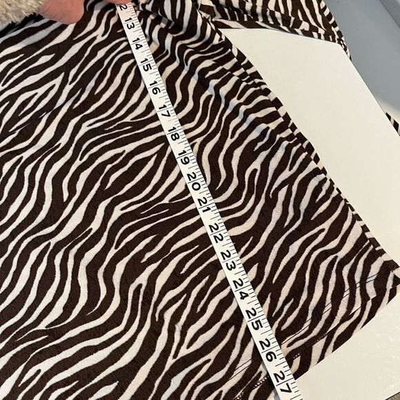Michael Kors zebra print long sleeve knit top - M - 🙂3/$15 - Picture 6 of 8
